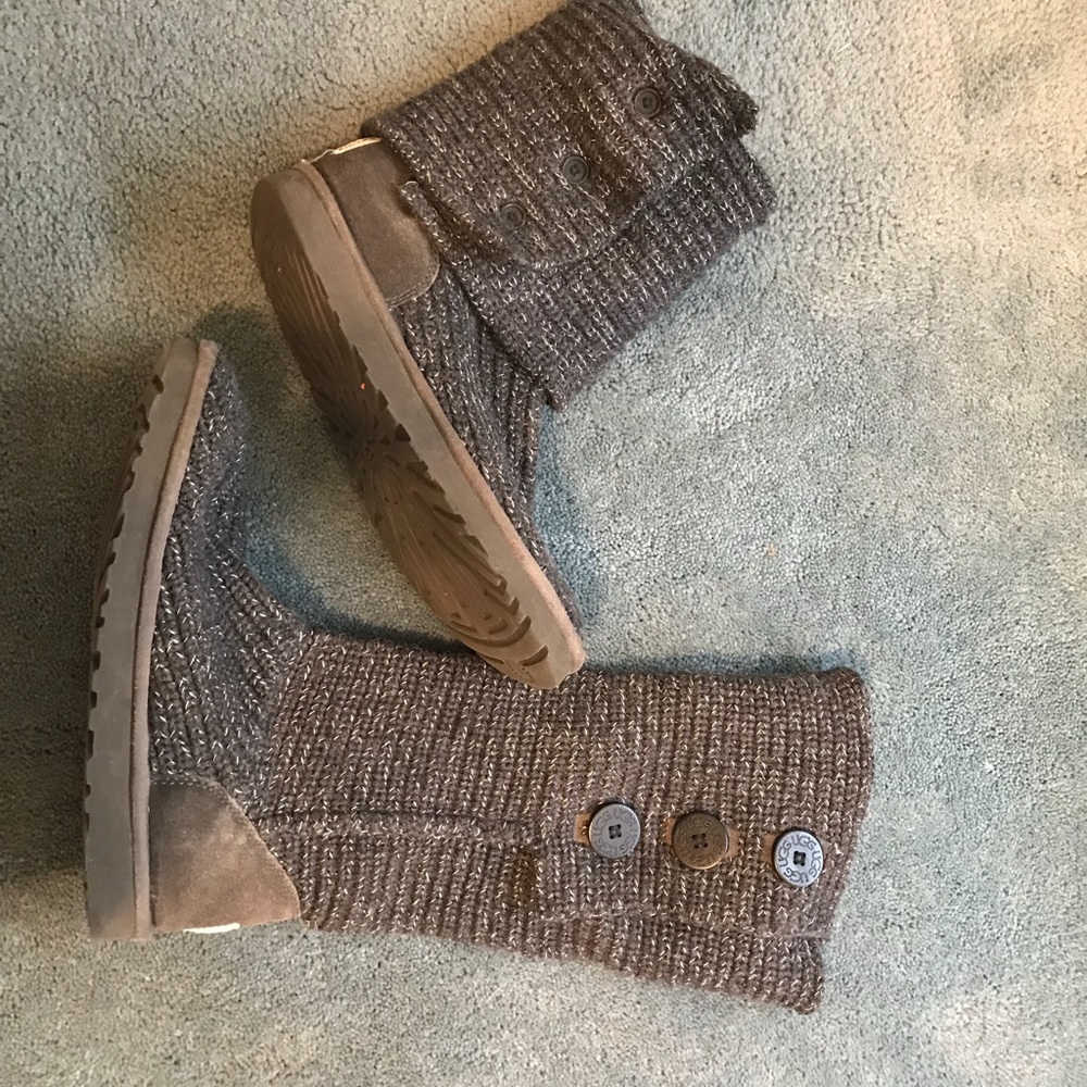 Very sparkly knit uggs!